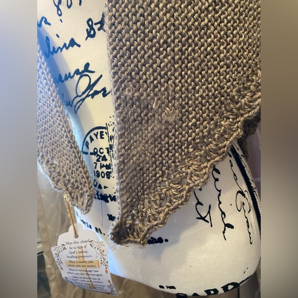 Vintage Hand-Knit Light Brown Triangle Shaped Prayer Shawl - Picture 4 of 10